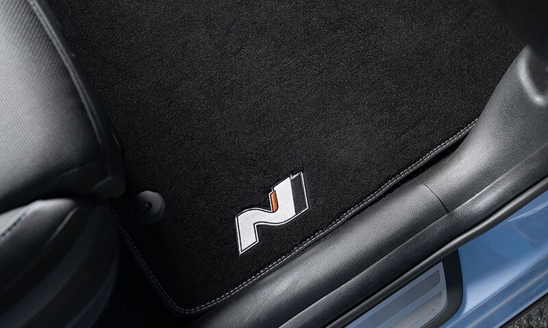 HYUNDAI_ACCESSORIES_i30N_CarpetMat_800x480.jpg