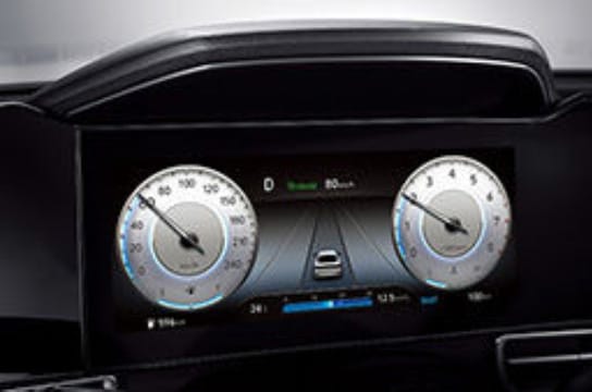 The new Elantra 10.25inch full color cluster display