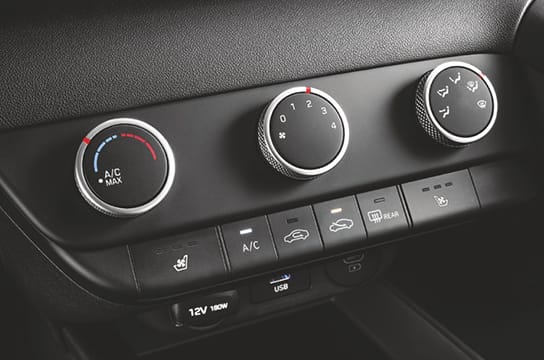 The new Elantra Manual air conditioner