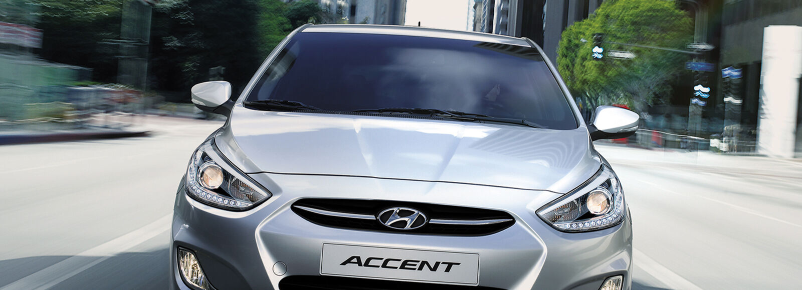 Accent 5dr Design Front View Silver Driving Road Pc 