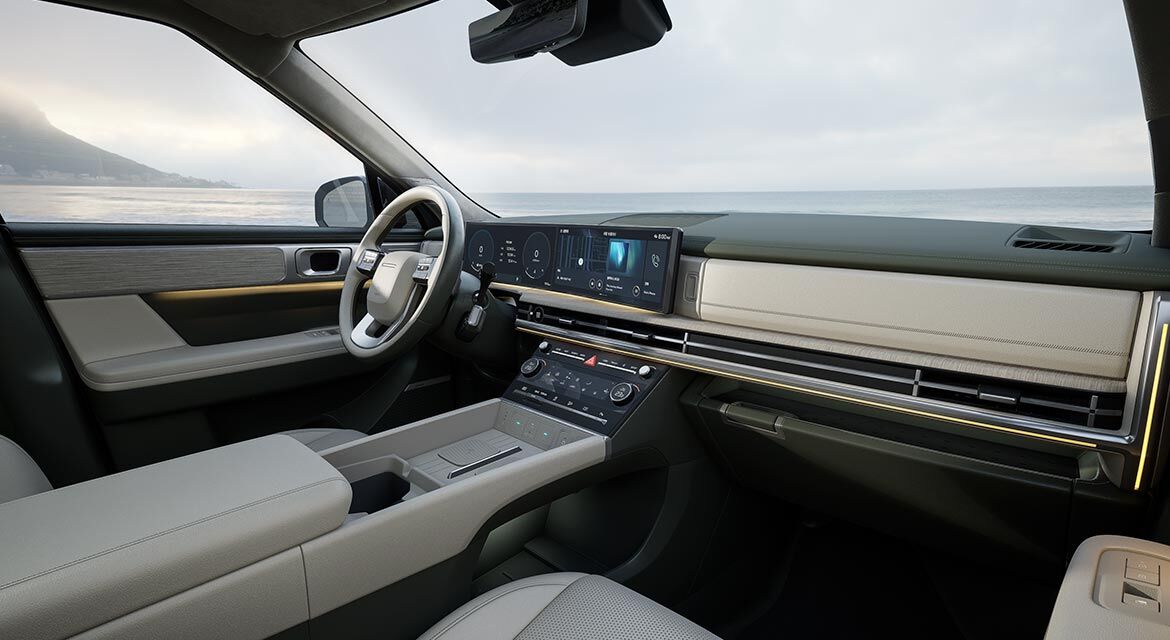 The all-new SANTA FE’s interior is exemplified by a variety of high-tech features, including a Panoramic Curved Display and dual wireless charging