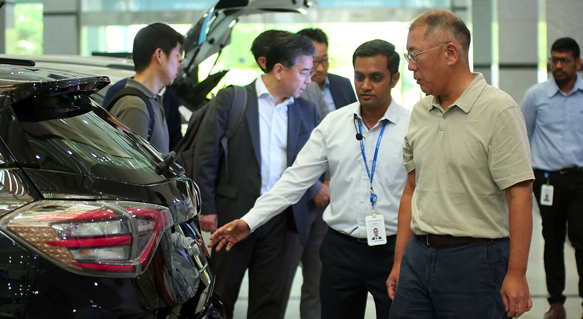 Executive Chair Chung visits Hyundai Motor India plant and facilities