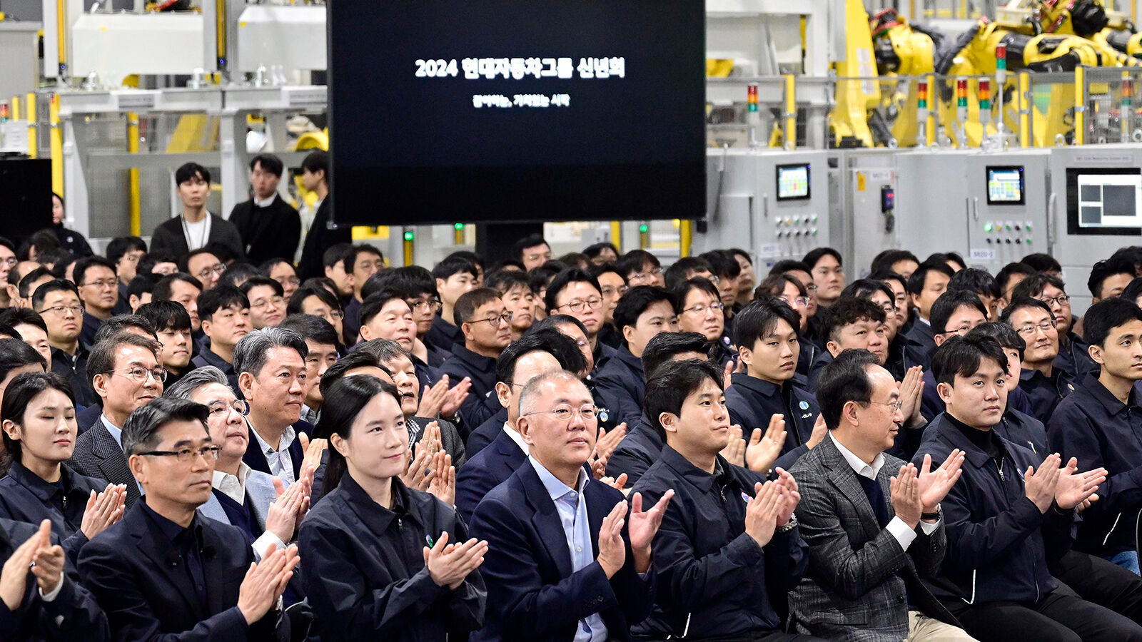 Hyundai Motor Group Executive Chair Euisun Chung looks around Kia AutoLand Gwangmyeong and encourages the employees